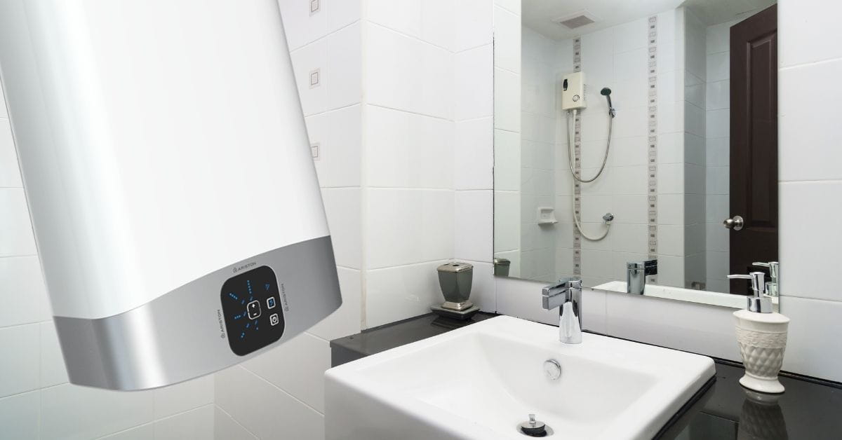 Akumulacioni bojler montiran u modernom kupatilu za svakodnevnu upotrebu u domaćinstvu