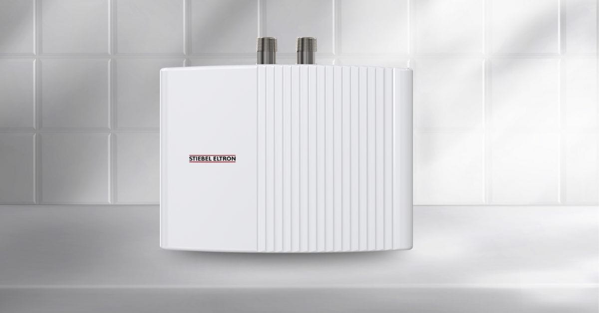 Protočni bojler kompaktnih dimenzija montiran u kupatilu sa ograničenim prostorom